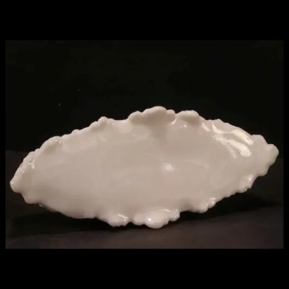 Gorgeous Jenny Lind Milk Glass Glove Box with lid by Fostoria. MINT condition - Picture 9 of 9